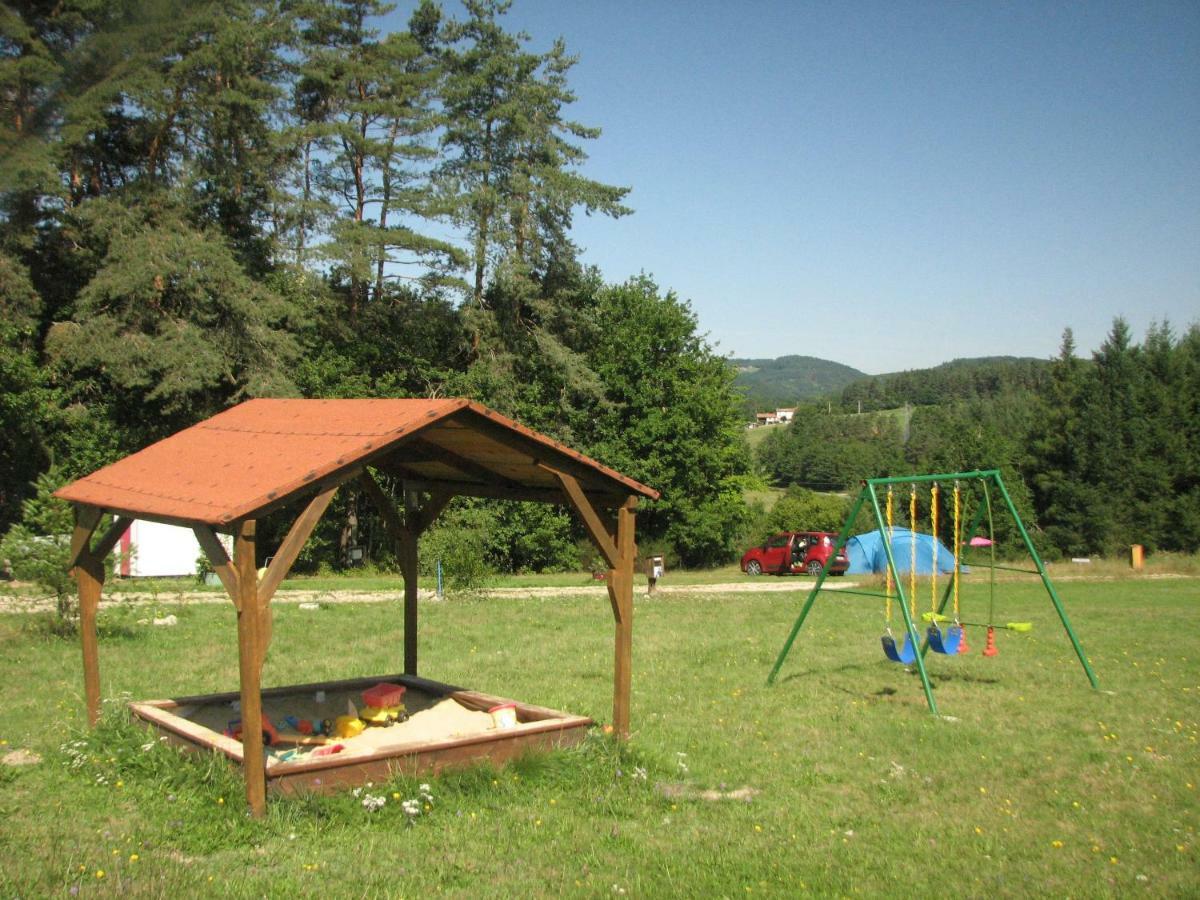 Camping La Vallee Verte Ambert Eksteriør bilde