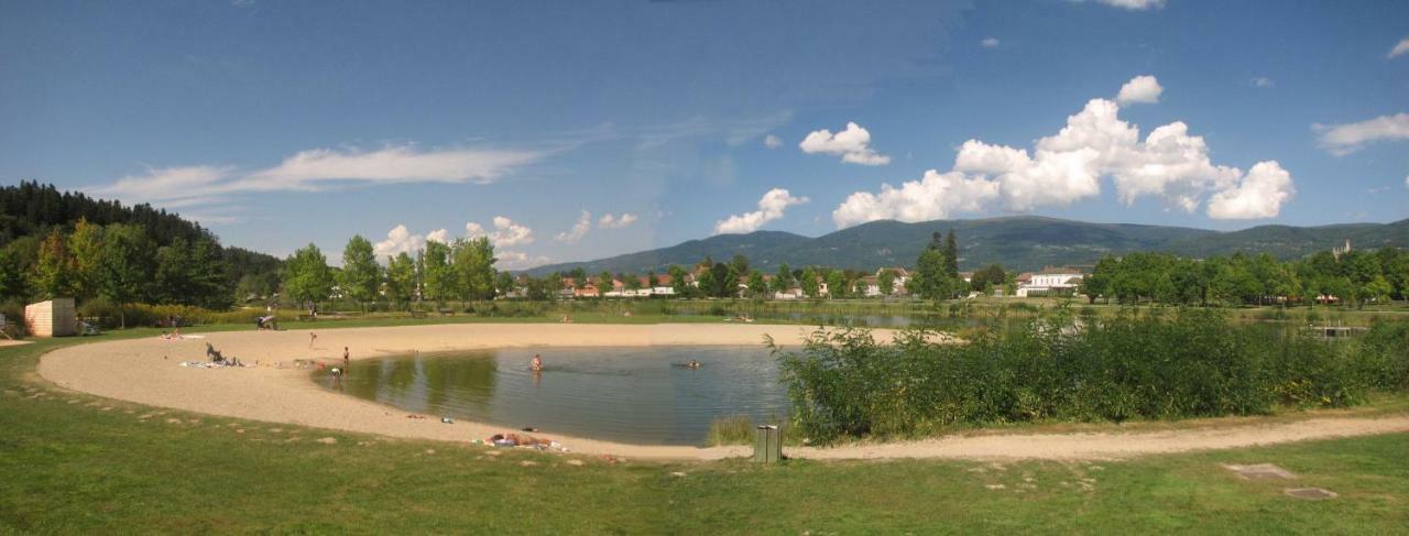 Camping La Vallee Verte Ambert Eksteriør bilde